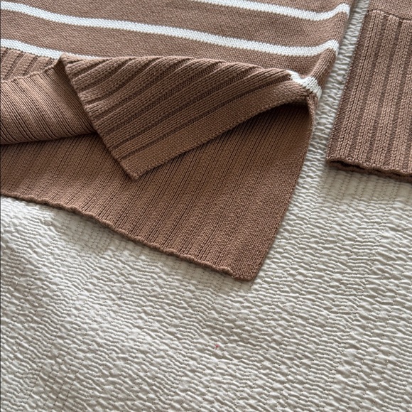 GAP Oversized Women's Tan and Cream Striped Crew Neck Sweater - Picture 6 of 8